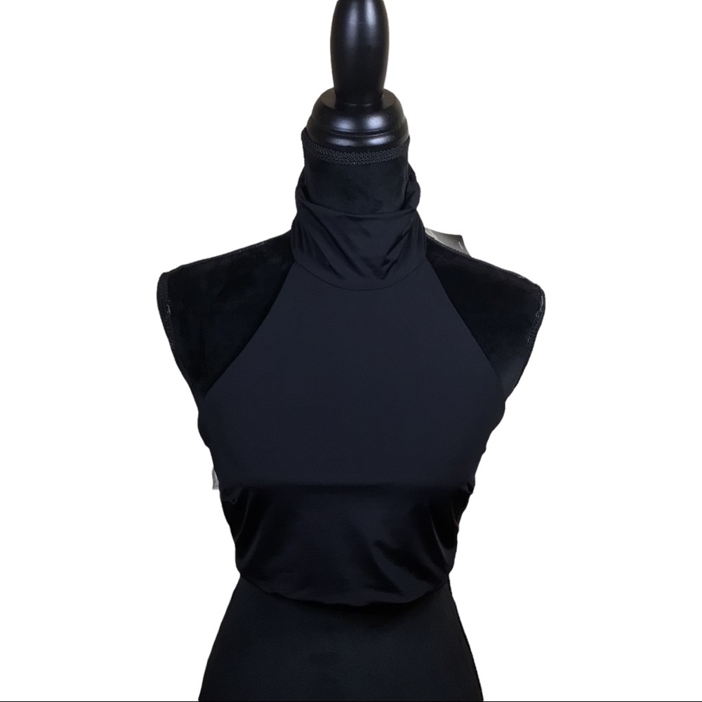 NWT Forever 21 Peach Puff Black Halter Top Size: M